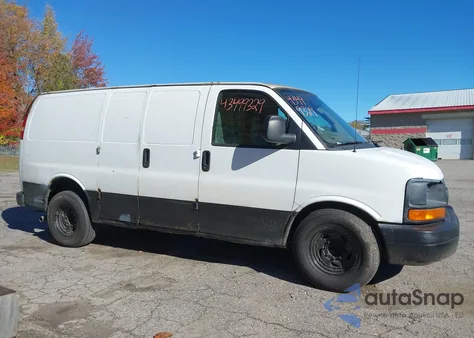 2012 Chevrolet Express 2500 Work Van z USA, uszkodzony, nr VIN 1GCWGFCAXC1127673